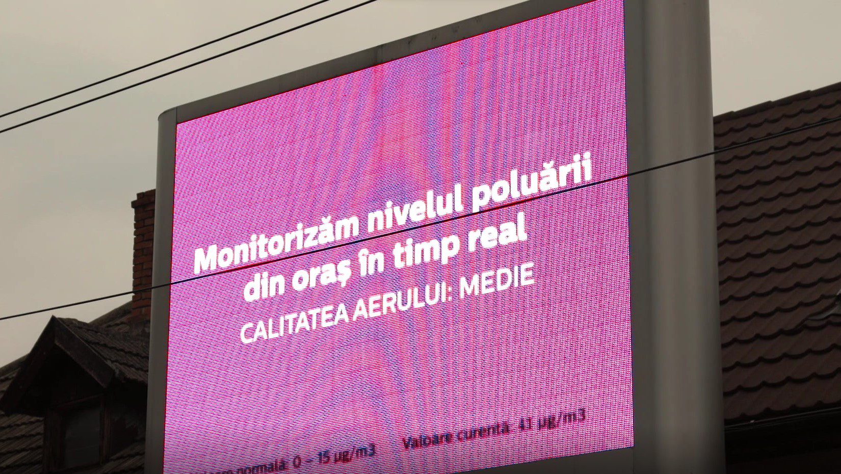 captura cu panou stradal